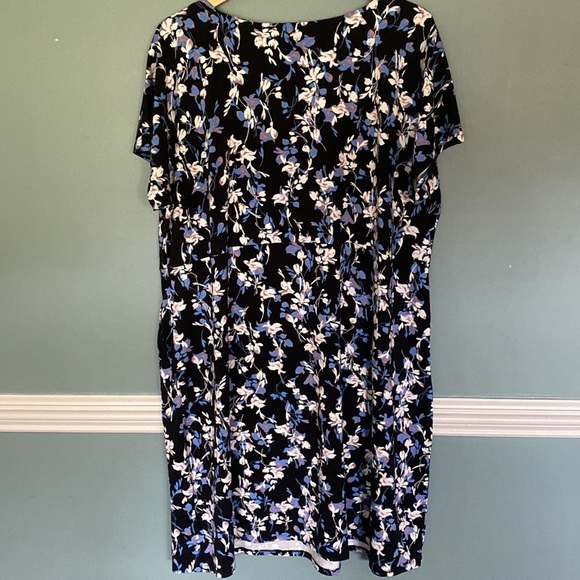 J Jill Dress Wearever Collection 2x 18-20 Floral Navy Bloom Short Sleeves EUC - Picture 4 of 5